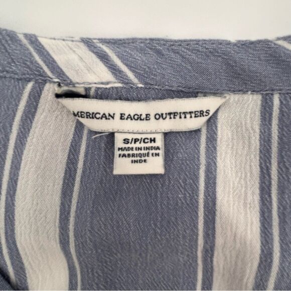 American Eagle blue and white stripe cropped  ruffled bell sleeve size small - Picture 5 of 5
